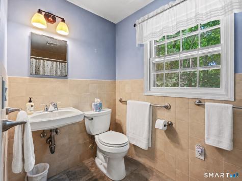 18 Foxridge Lane Avon CT 06001