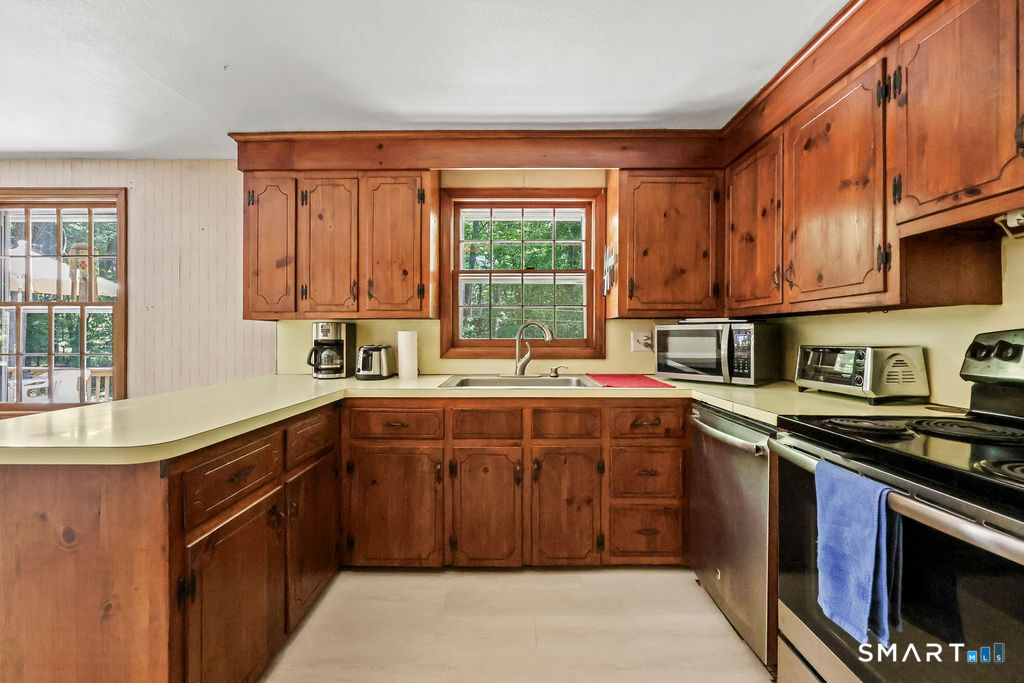 18 Foxridge Lane Avon CT 06001