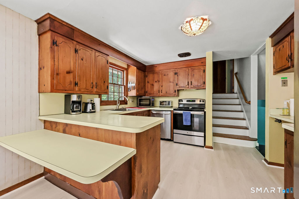 18 Foxridge Lane Avon CT 06001