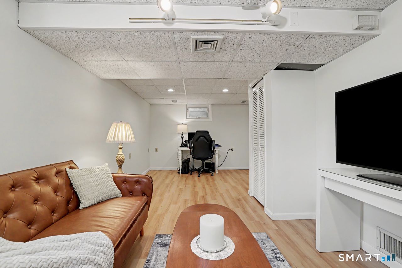 18 Cherryfield Drive West Hartford CT 06107