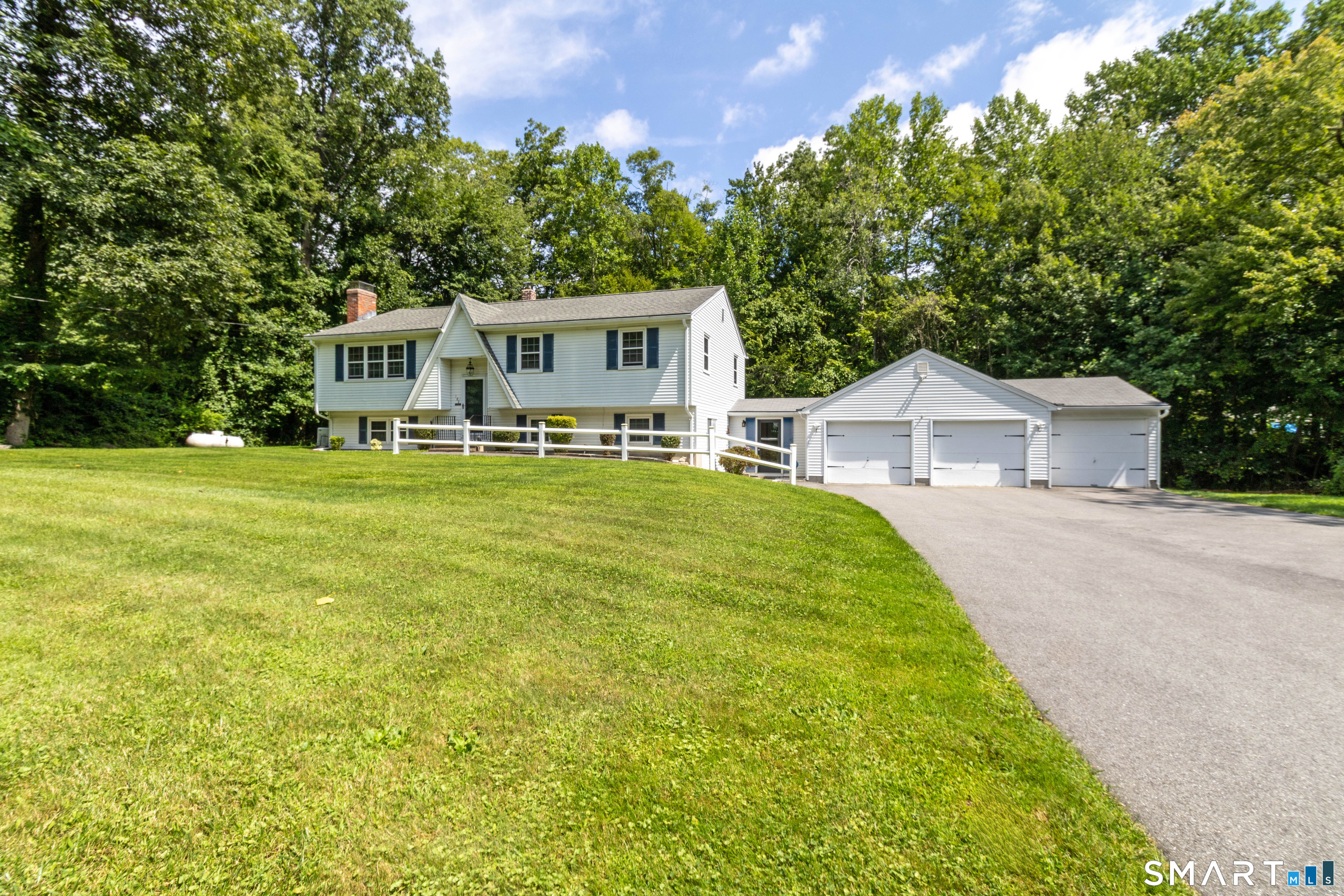 18 Crestwood Drive East Hampton CT 06424