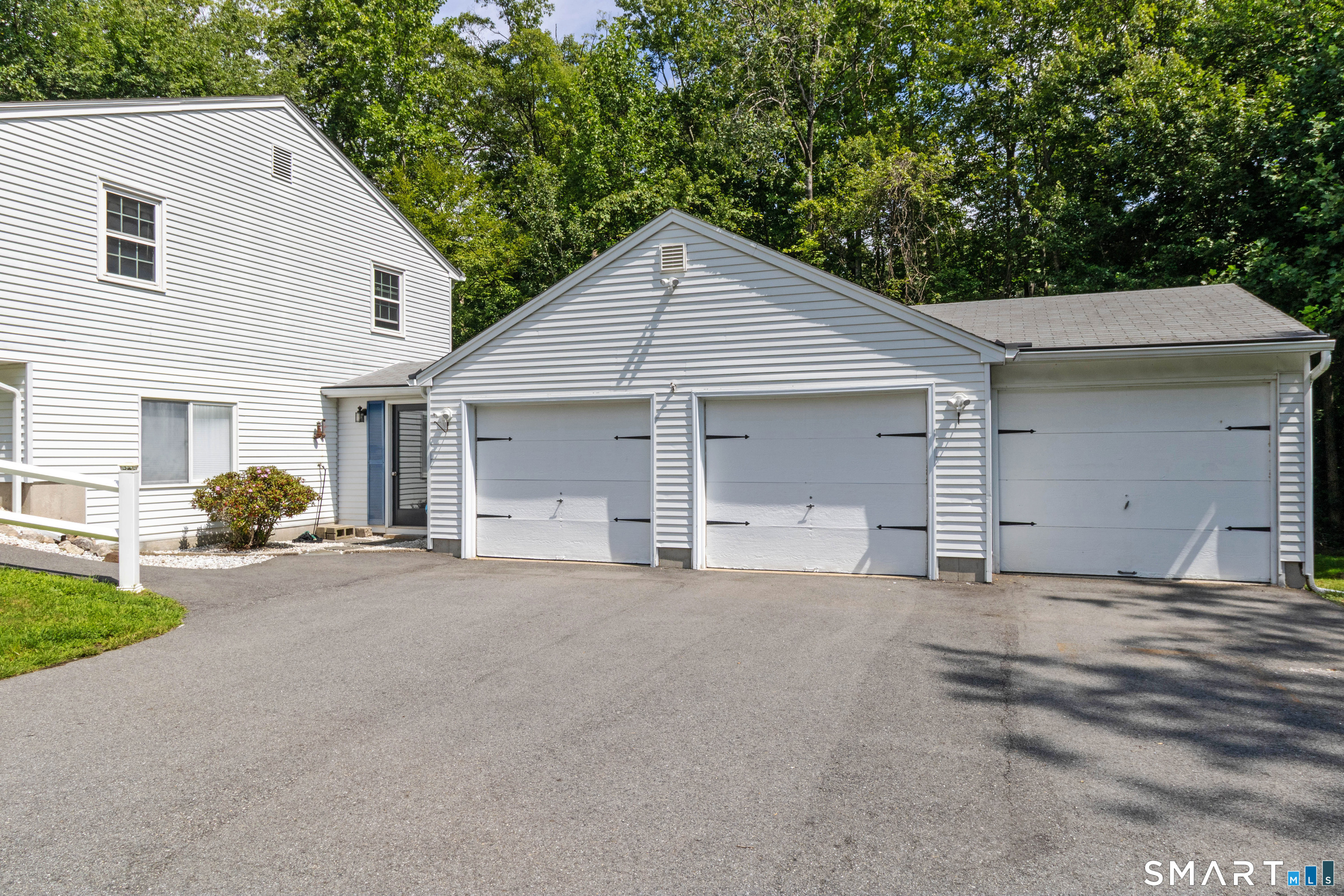 18 Crestwood Drive East Hampton CT 06424