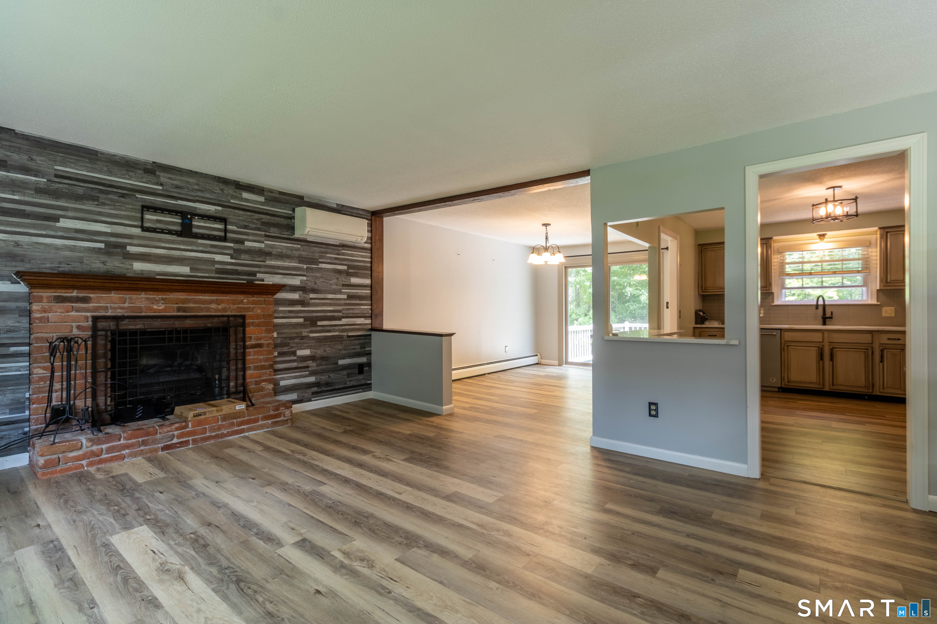 18 Crestwood Drive East Hampton CT 06424