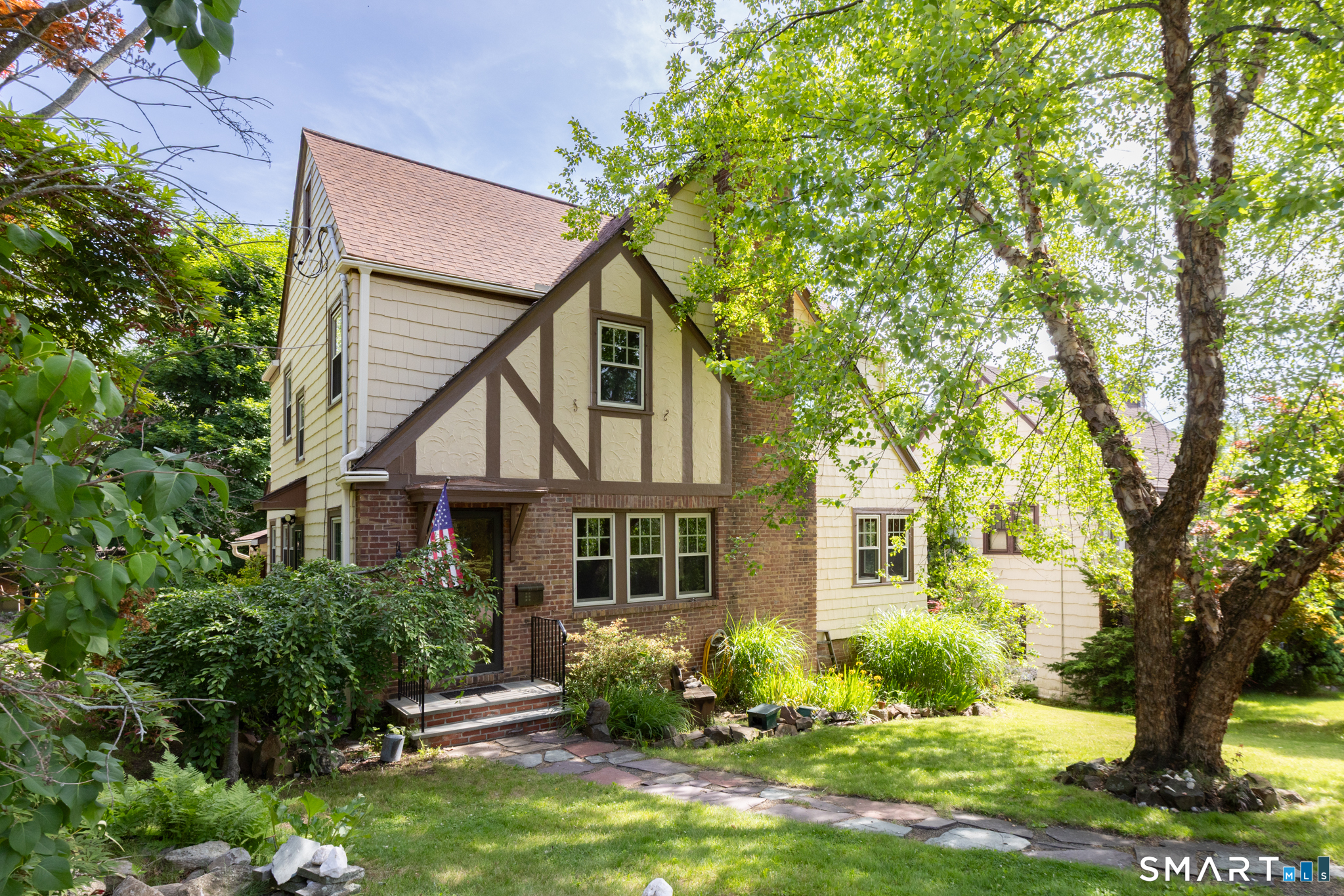 127 Roger Road New Haven CT 06515