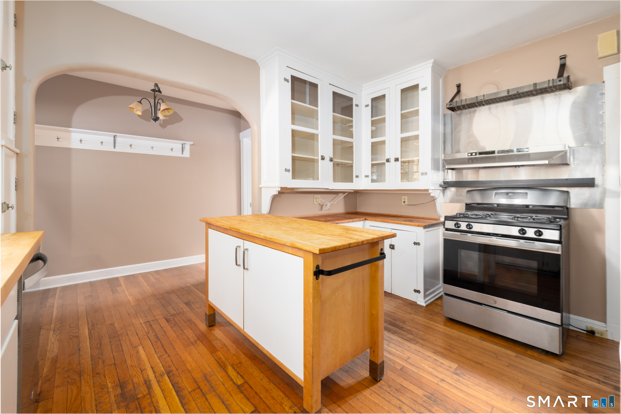 127 Roger Road New Haven CT 06515