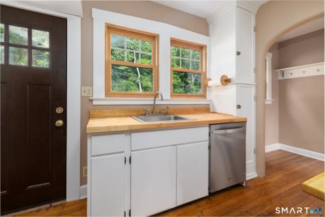 127 Roger Road New Haven CT 06515