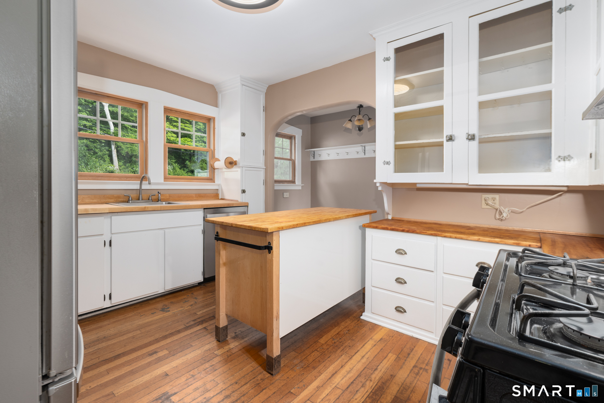 127 Roger Road New Haven CT 06515