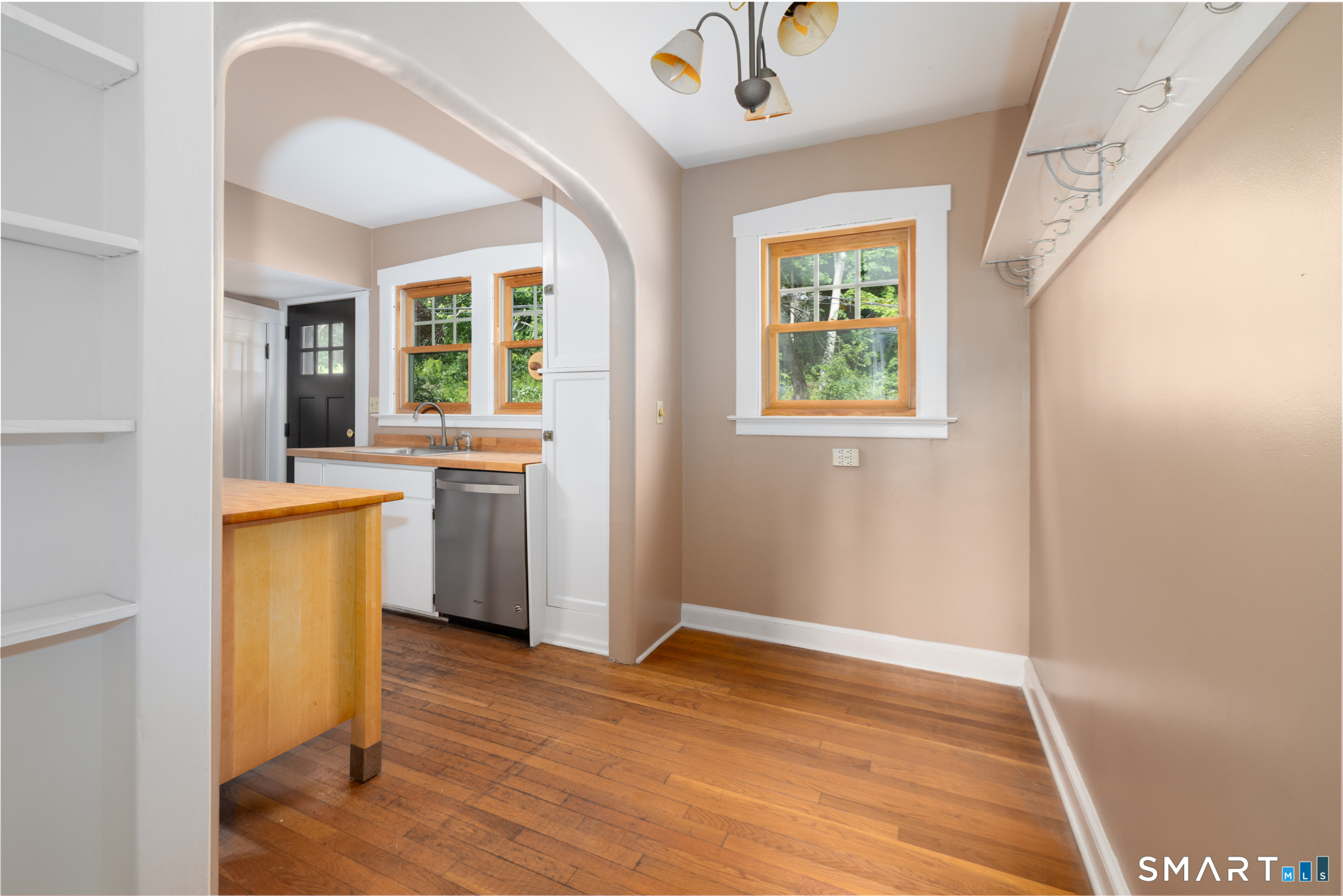 127 Roger Road New Haven CT 06515