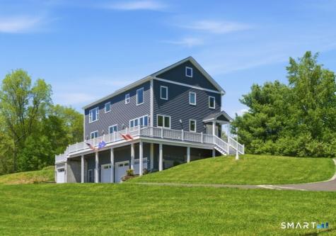 8 Buckingham Road Derby CT 06418