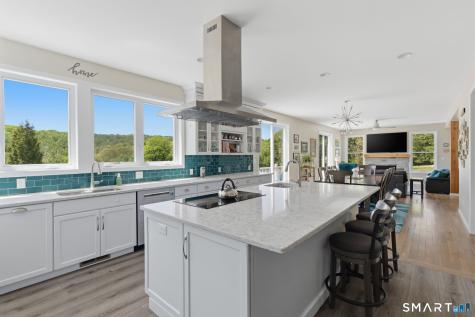 8 Buckingham Road Derby CT 06418