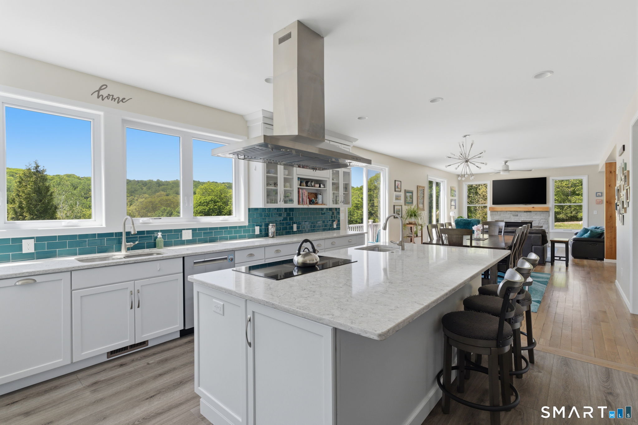 8 Buckingham Road Derby CT 06418