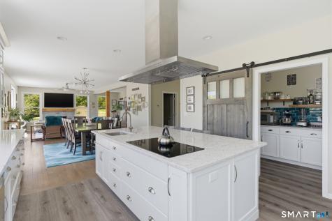 8 Buckingham Road Derby CT 06418