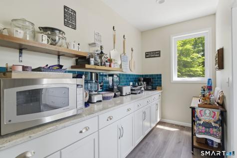 8 Buckingham Road Derby CT 06418