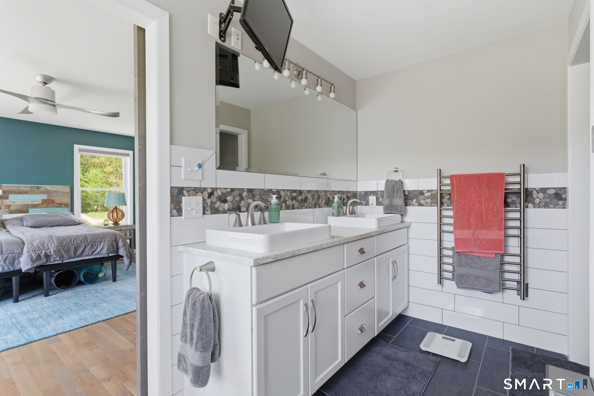 8 Buckingham Road Derby CT 06418
