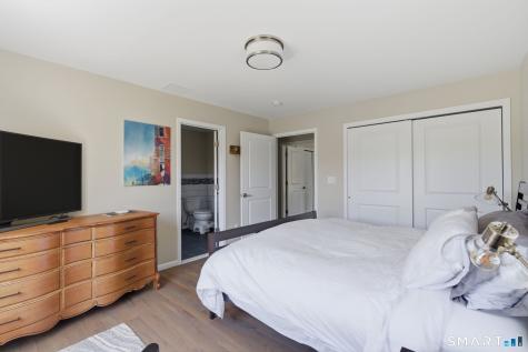 8 Buckingham Road Derby CT 06418