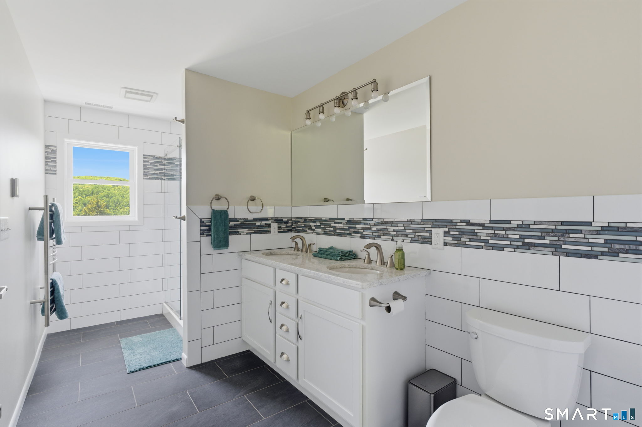 8 Buckingham Road Derby CT 06418