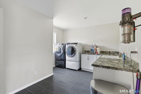 8 Buckingham Road Derby CT 06418