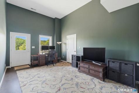 8 Buckingham Road Derby CT 06418