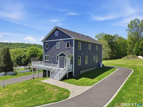 8 Buckingham Road Derby CT 06418