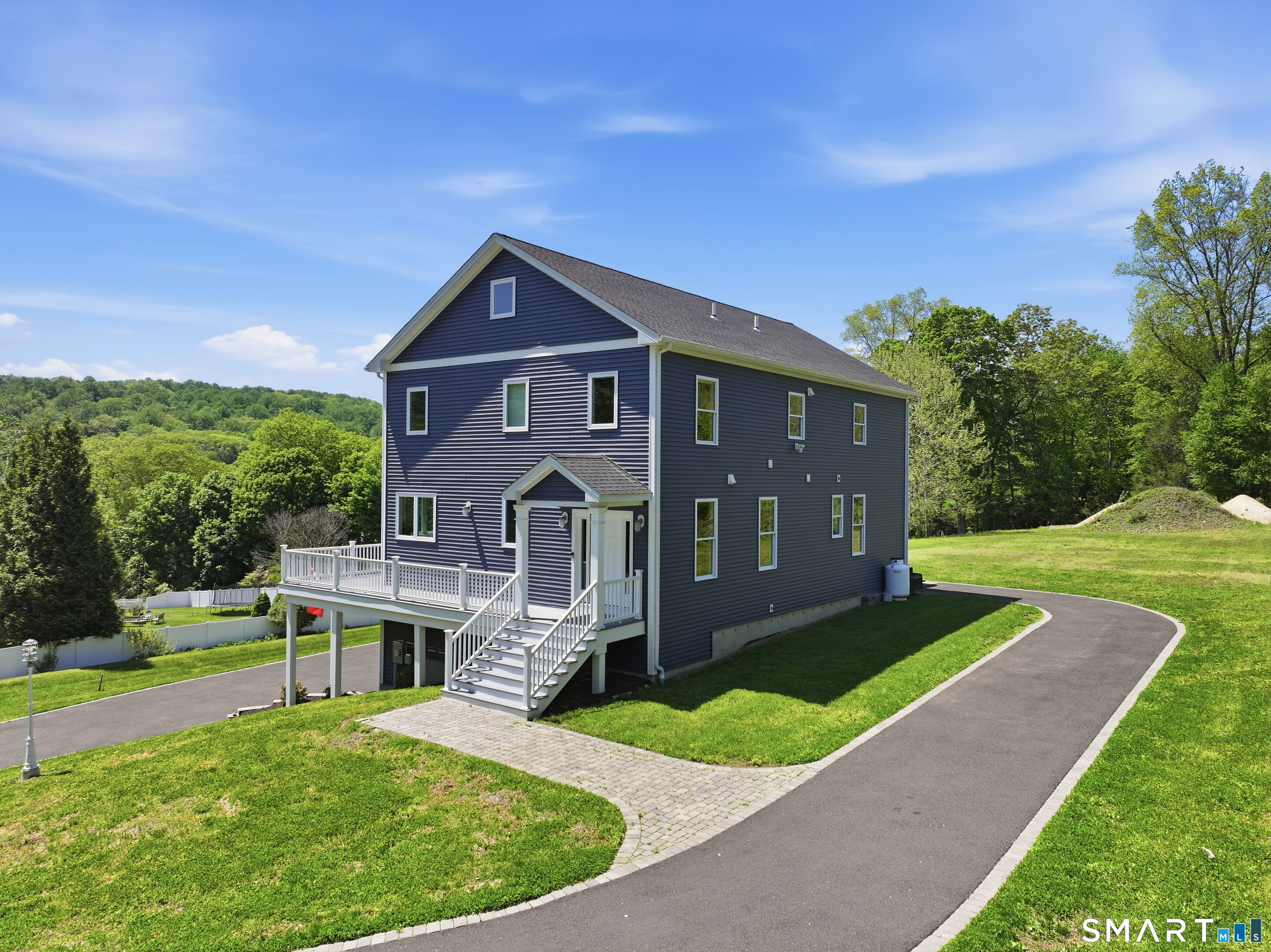 8 Buckingham Road Derby CT 06418