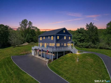 8 Buckingham Road Derby CT 06418