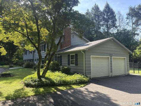 14 Watrous Lane Woodbridge CT 06525