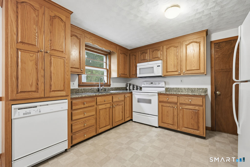 11 Monroe Road Enfield CT 06082