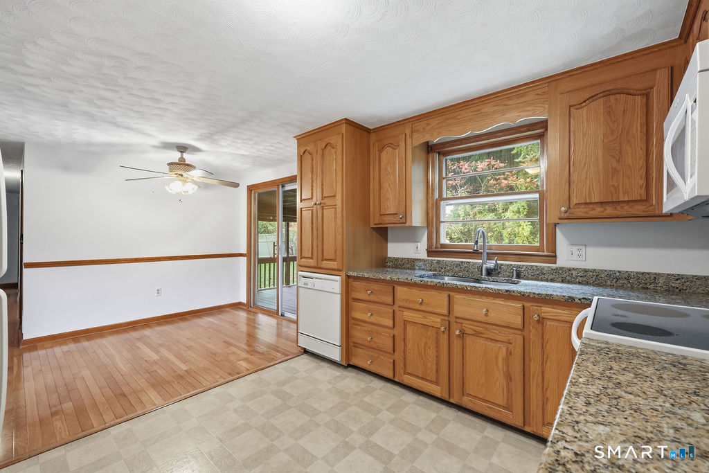 11 Monroe Road Enfield CT 06082