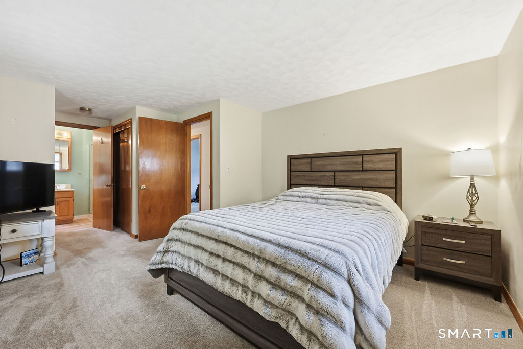 11 Monroe Road Enfield CT 06082