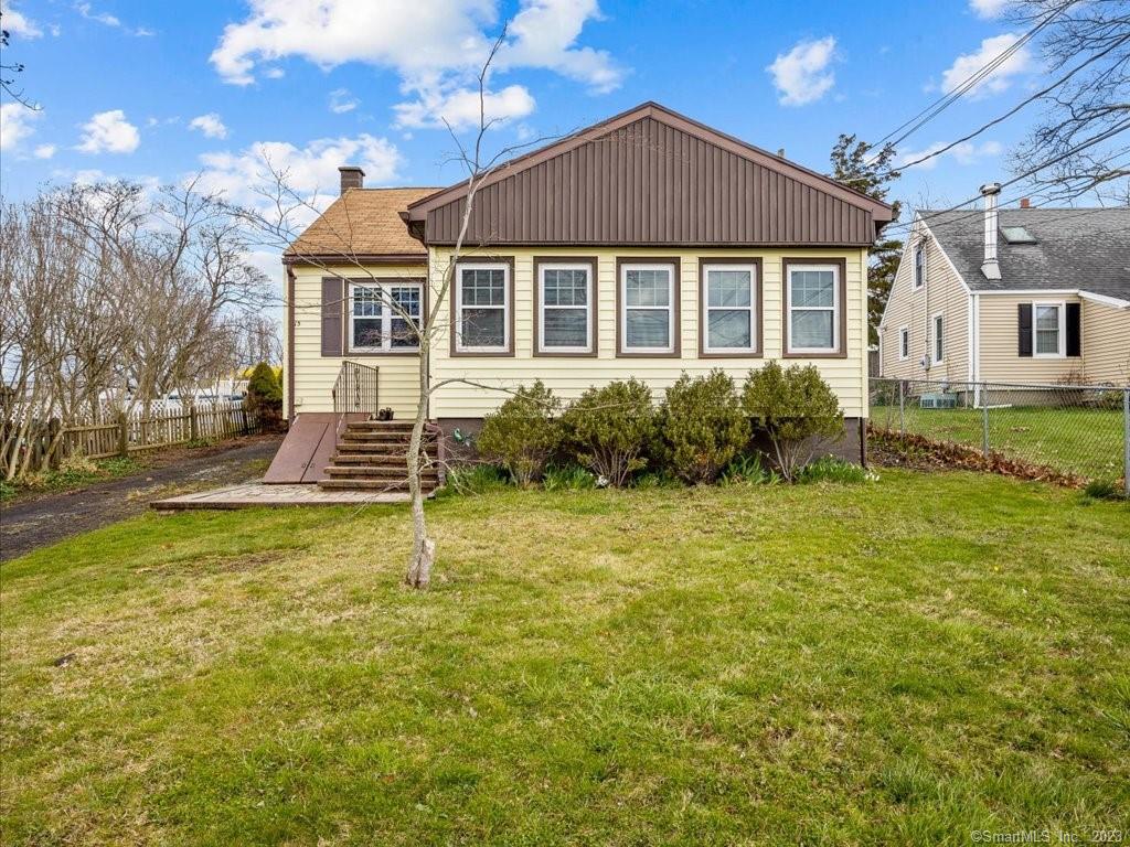 13 Clarendon Street Branford CT 06405