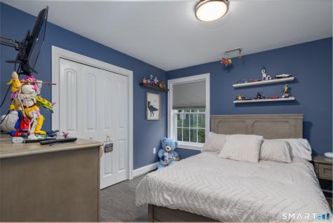 81 Evergreen Crossing New Hartford CT 06057