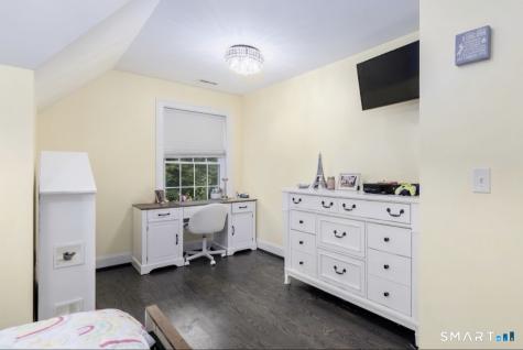81 Evergreen Crossing New Hartford CT 06057