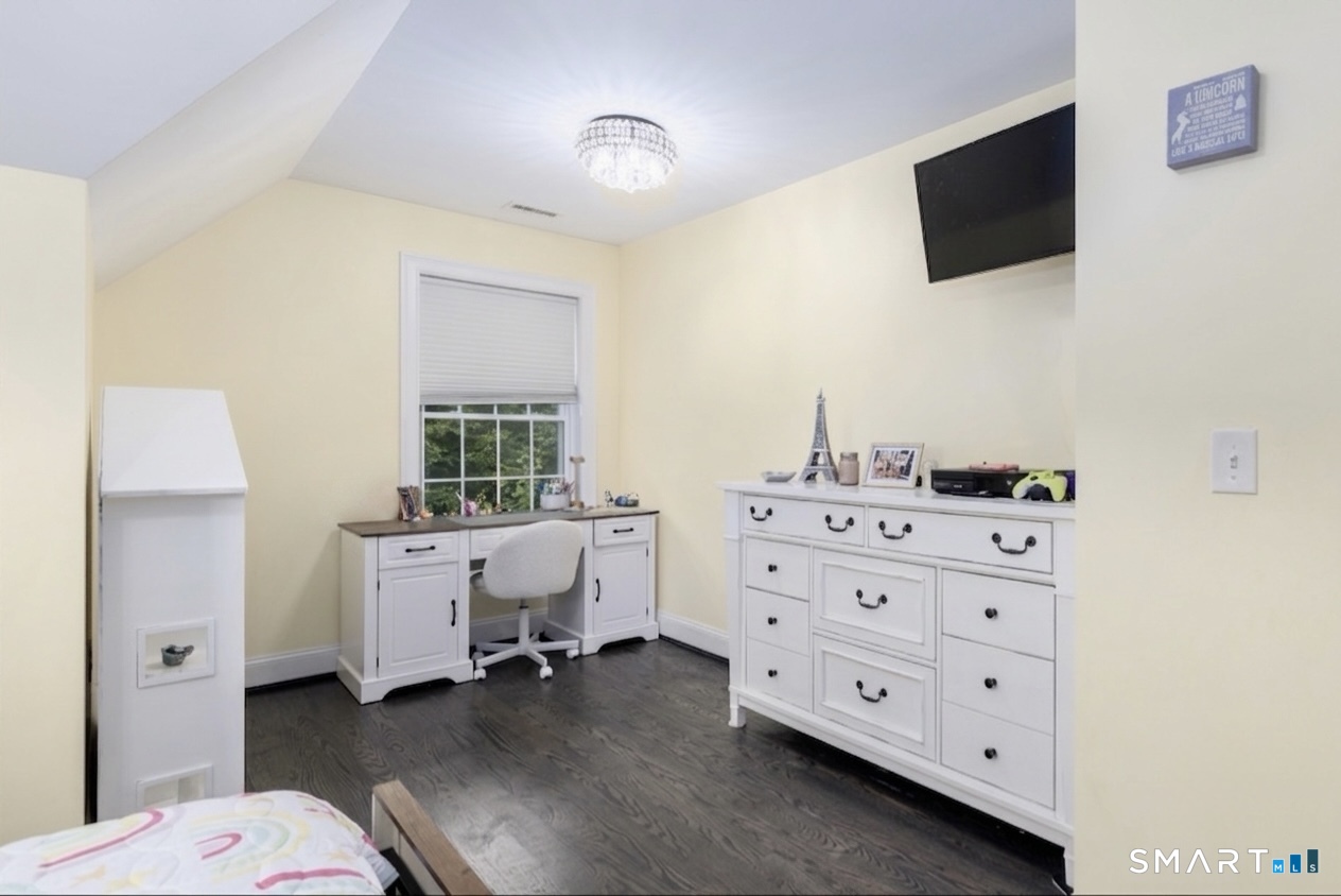 81 Evergreen Crossing New Hartford CT 06057