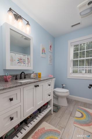 81 Evergreen Crossing New Hartford CT 06057