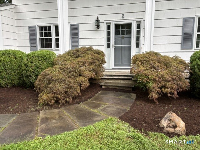 5 Grand Place Newtown CT 06470