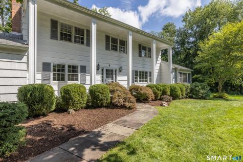 5 Grand Place Newtown CT 06470