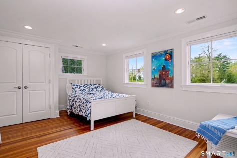 19 Richards Lane New Canaan CT 06840