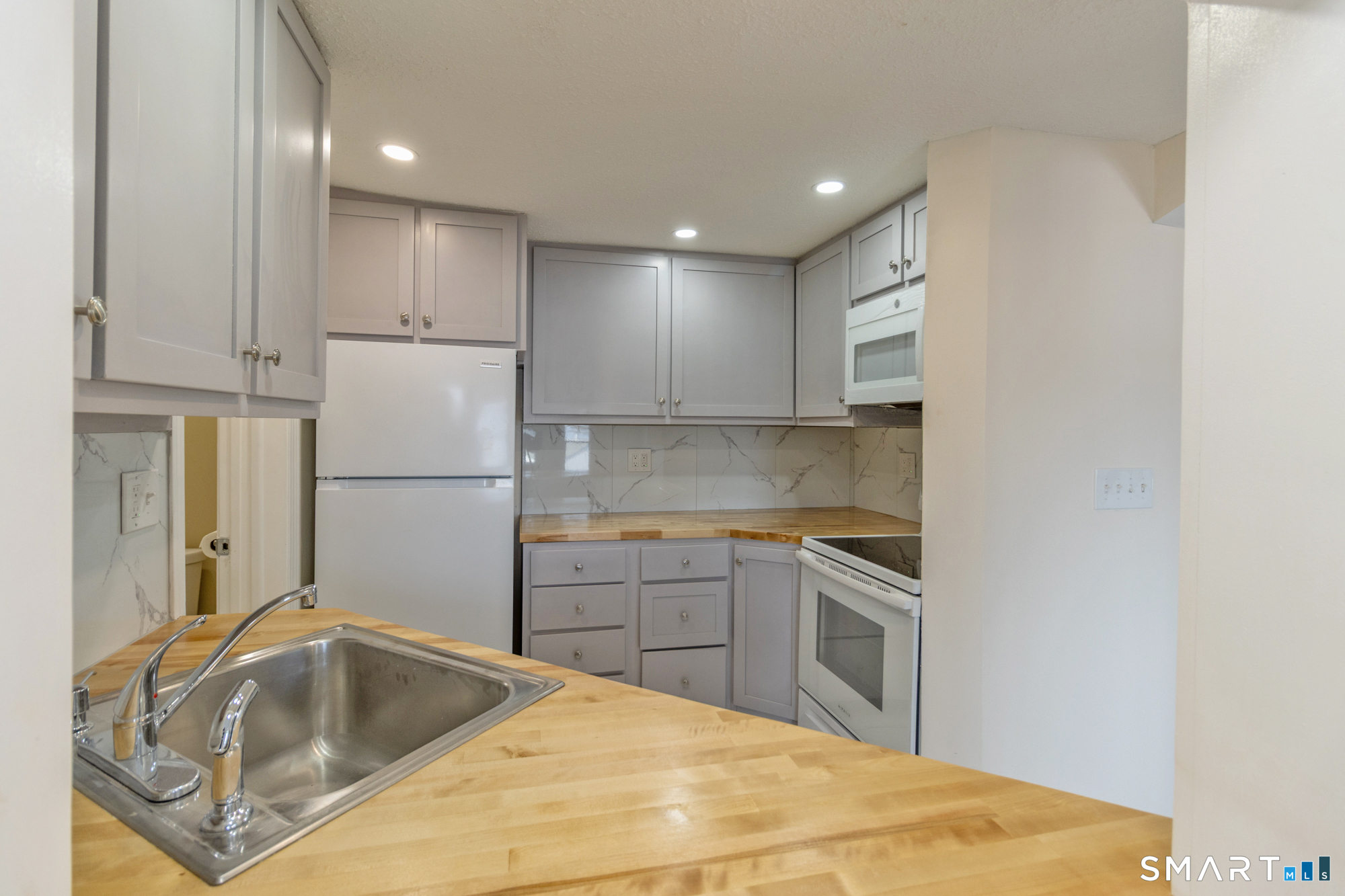 15 Waterview Circle East Hampton CT 06424