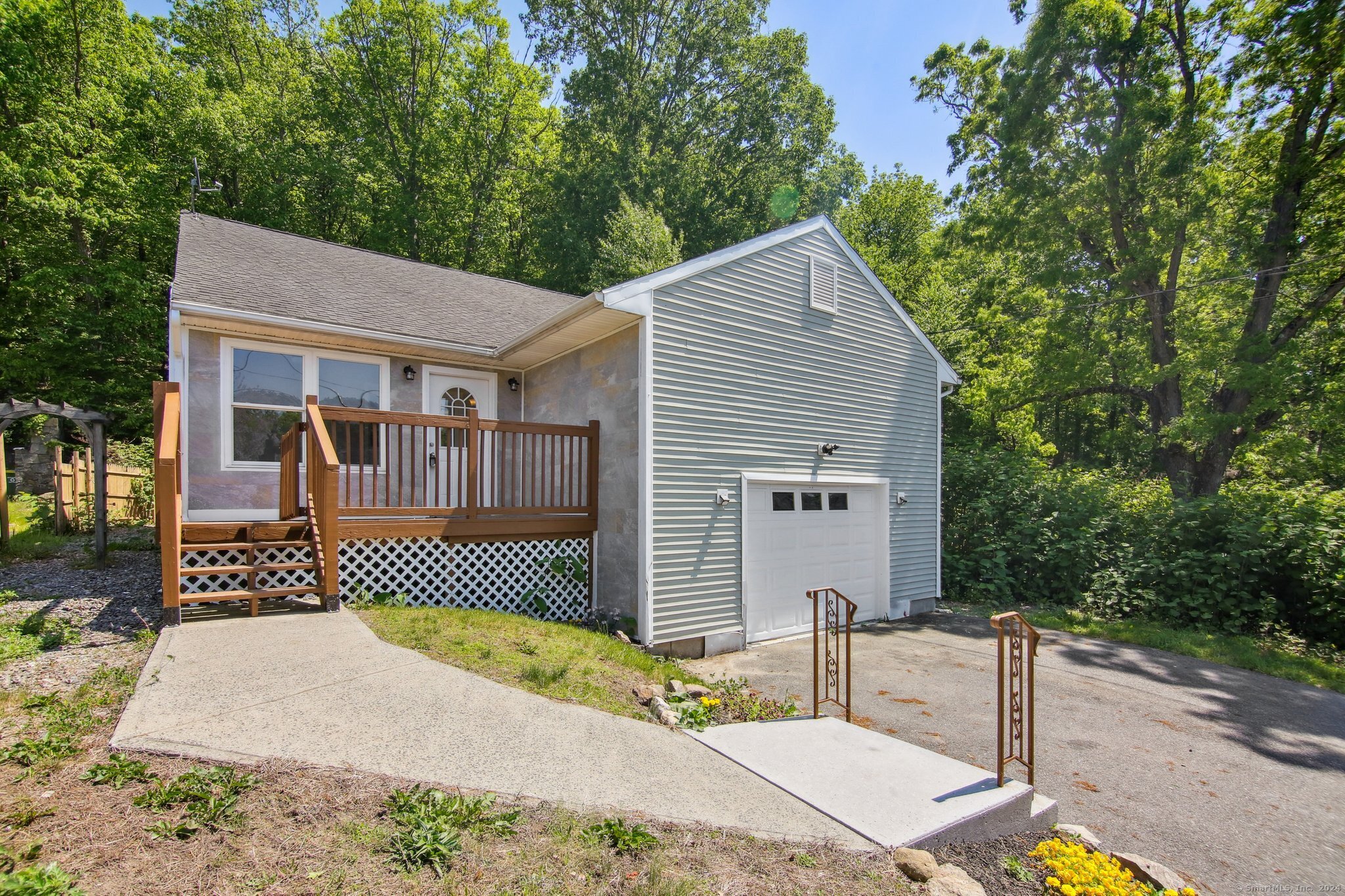 988 Pearl Lake Road Waterbury CT 06706