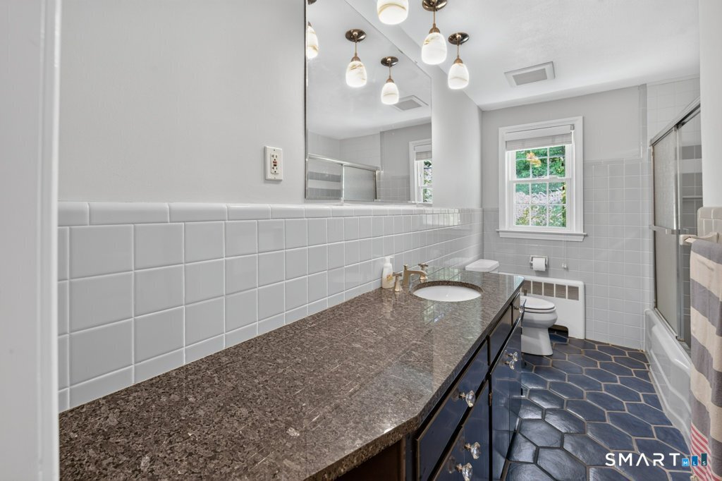 50 Woodridge Circle West Hartford CT 06107