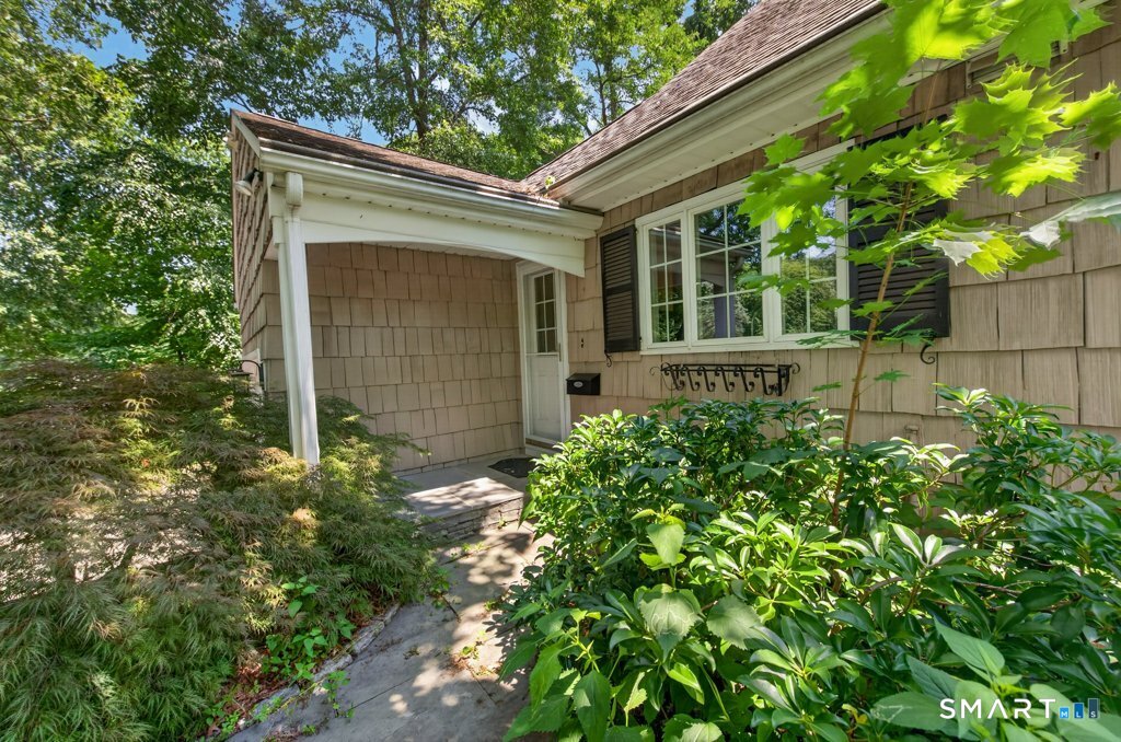 50 Woodridge Circle West Hartford CT 06107