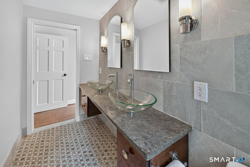 50 Woodridge Circle West Hartford CT 06107