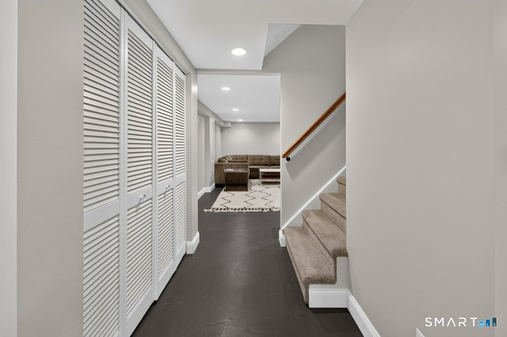50 Woodridge Circle West Hartford CT 06107