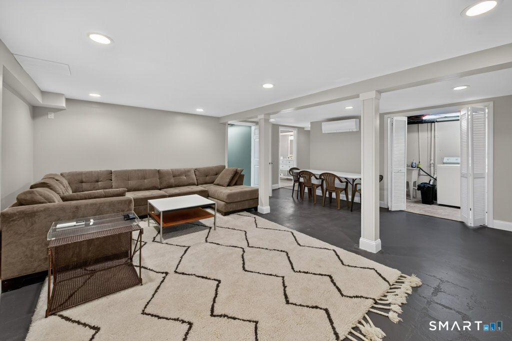 50 Woodridge Circle West Hartford CT 06107
