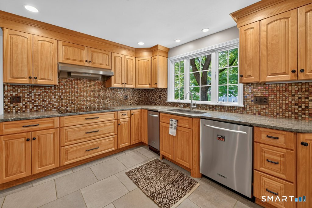50 Woodridge Circle West Hartford CT 06107
