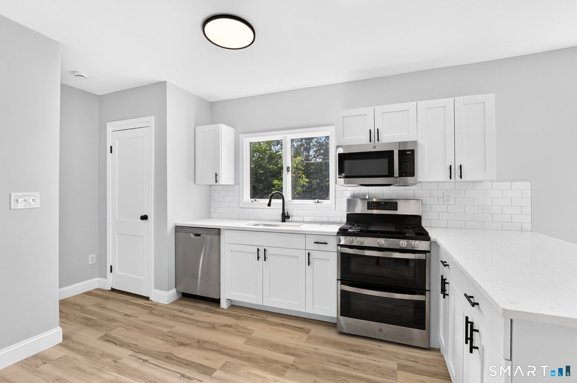35 Front Avenue West Haven CT 06516