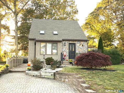 32 South Edgewood Road East Lyme CT 06357