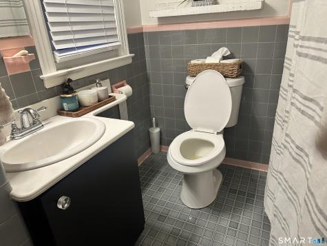 32 Hilltop Terrace North Haven CT 06473