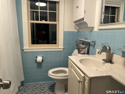 32 Hilltop Terrace North Haven CT 06473