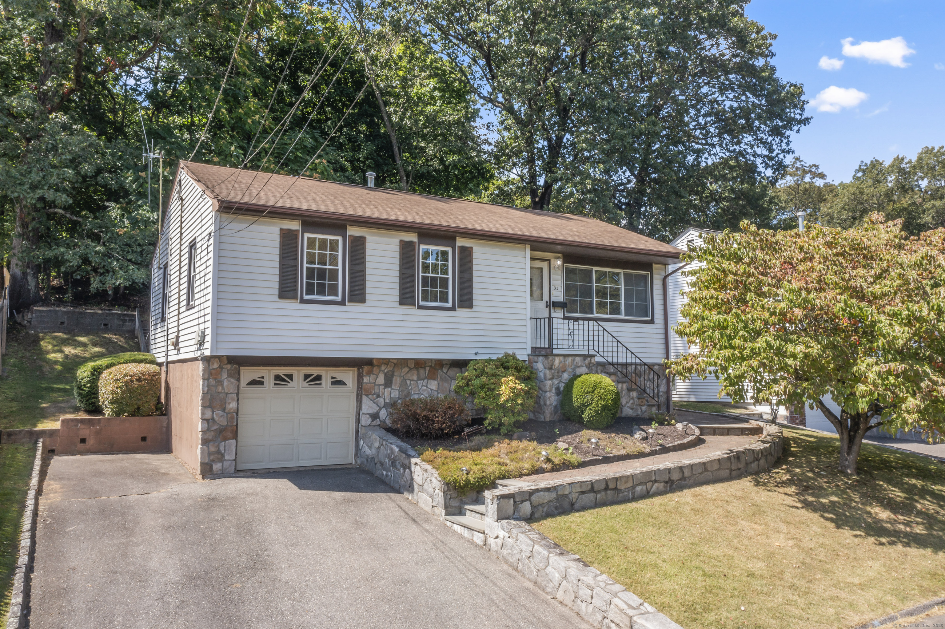 35 Briarwood Drive Danbury CT 06810